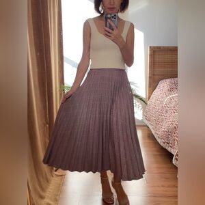 Classy adorable pleated skirt, size 2-4